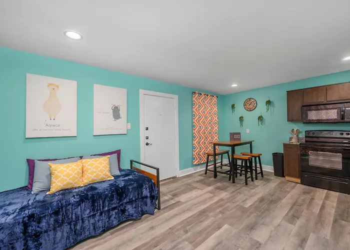 Convenient 1Br Unit Close To Shopping & Dining